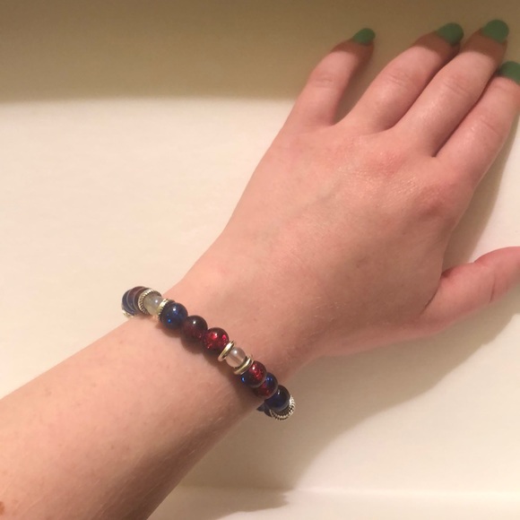 🌸Patriotic Glass Bead Stretch Bracelet - Picture 2 of 3